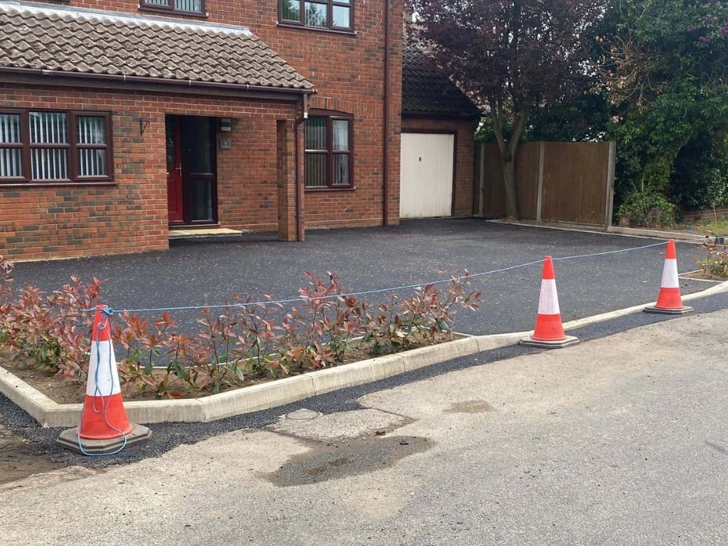 This is a newly installed tarmac driveway just installed by NS Driveways Camberley